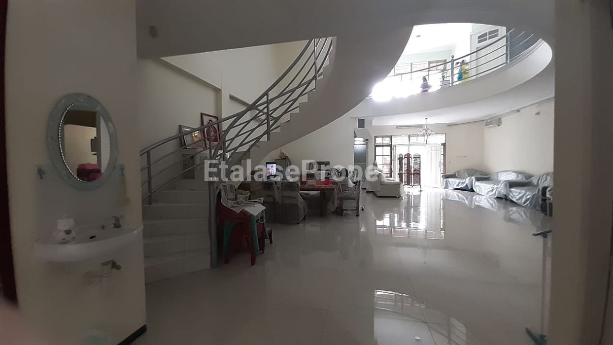 Foto properti Rumah Kencanasari Timur Mewah Siap Huni Strategis Di Surabaya Barat 1
