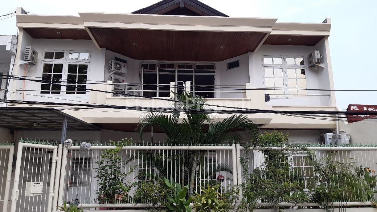 Foto properti Rumah Kencanasari Timur Mewah Siap Huni Strategis Di Surabaya Barat 2