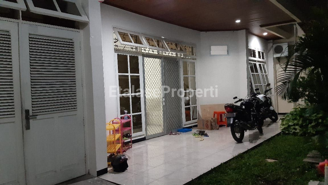 Foto properti Rumah Kencanasari Timur Mewah Siap Huni Strategis Di Surabaya Barat 3