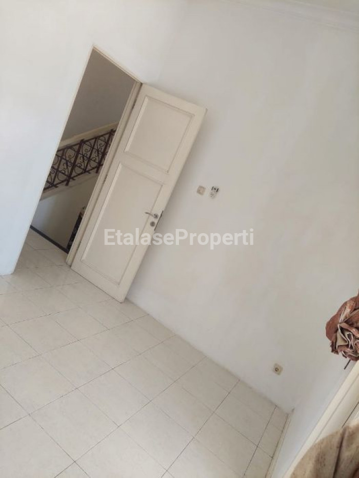 Foto properti Jarang Ada  Rumah Classic Di Raffles Garden Citraland 5