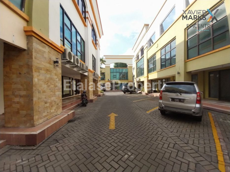 Foto properti Dijual Ruko 3 Lantai Di Plaza Segi 8 Darmo Permai Dekat PTC 2