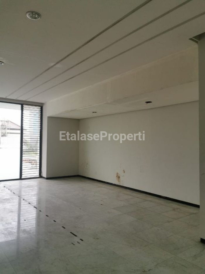 Foto properti ARGOPURO Rumah Di Pusat Kota 2