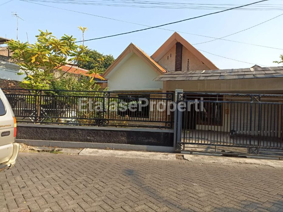 Foto properti Dijual Murah Rumah Jemur Gayungan Lokasi Strategis Dekat Raya Ahmad Yani 1