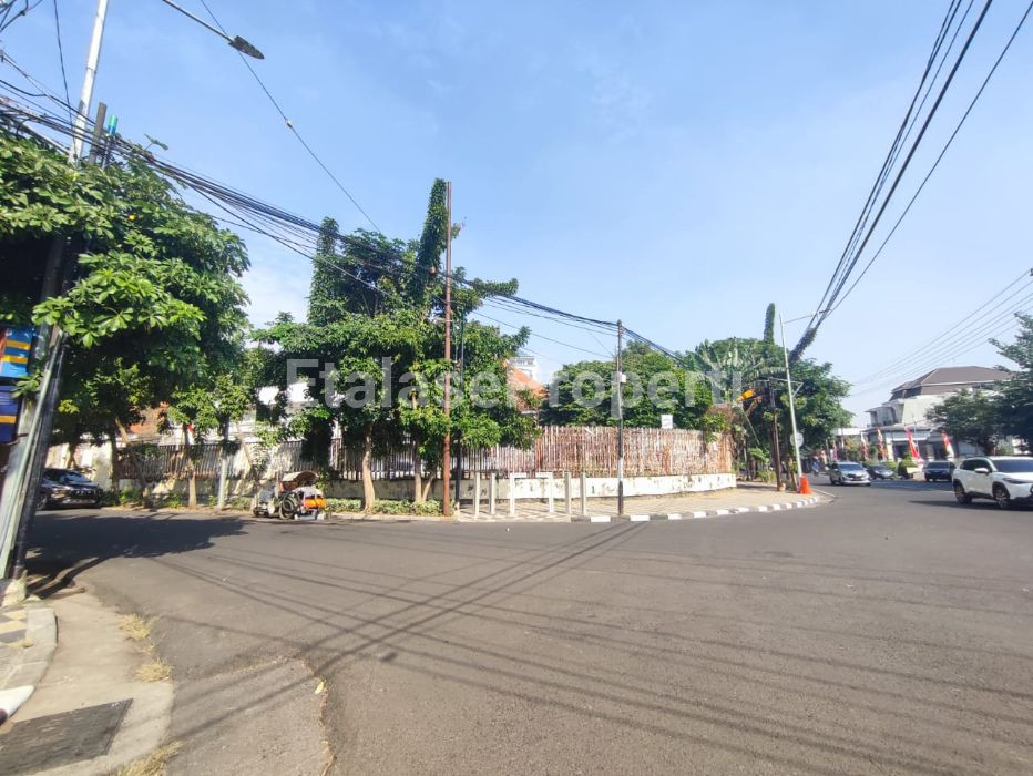 Foto properti Rumah Dijual Jl. Bengawan Surabaya Pusat 2