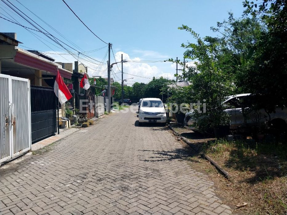 Foto properti Under 1M! Rumah 1,5 Lantai Taman Wiguna Selatan, Rungkut, Surabaya 2