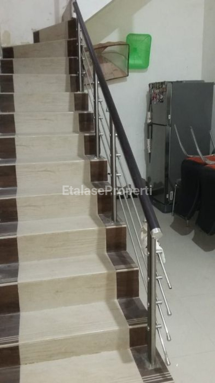 Foto properti Under 1M! Rumah 1,5 Lantai Taman Wiguna Selatan, Rungkut, Surabaya 5