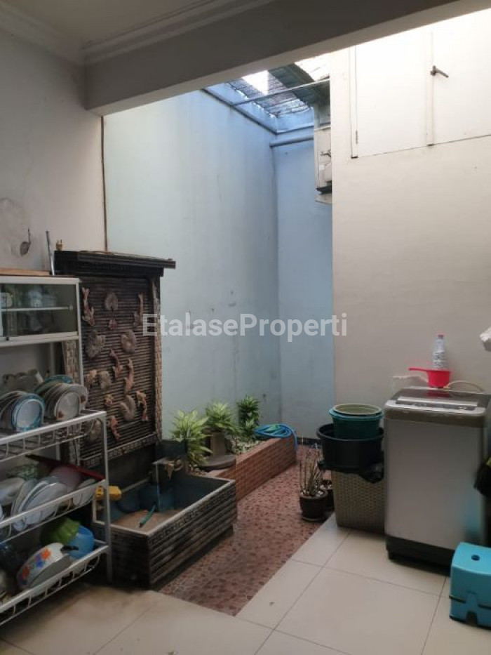 Foto properti Dijual Rumah Siap Huni Terawat Di Perumahan D'Spring Of Tomorrow Boulevard  Medaeng Sidoarjo Dekat Bungurasih Dan Akses Toll SuMo 5