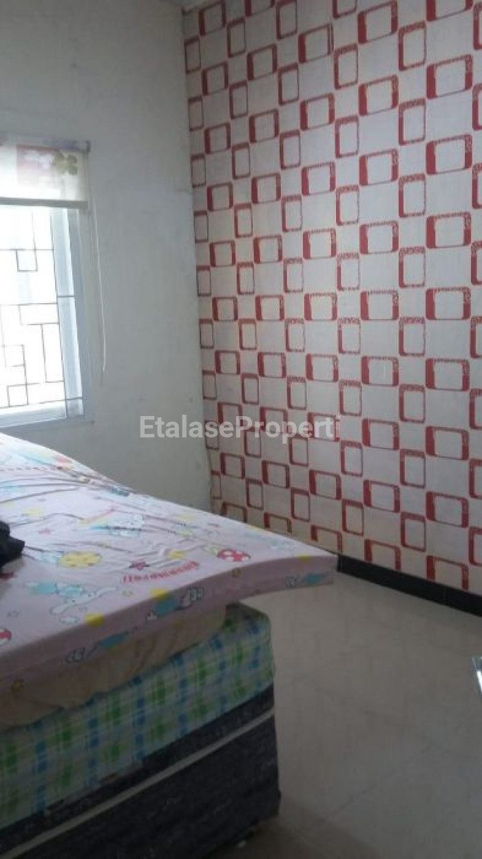 Foto properti Under 1M! Rumah 1,5 Lantai Taman Wiguna Selatan, Rungkut, Surabaya 4