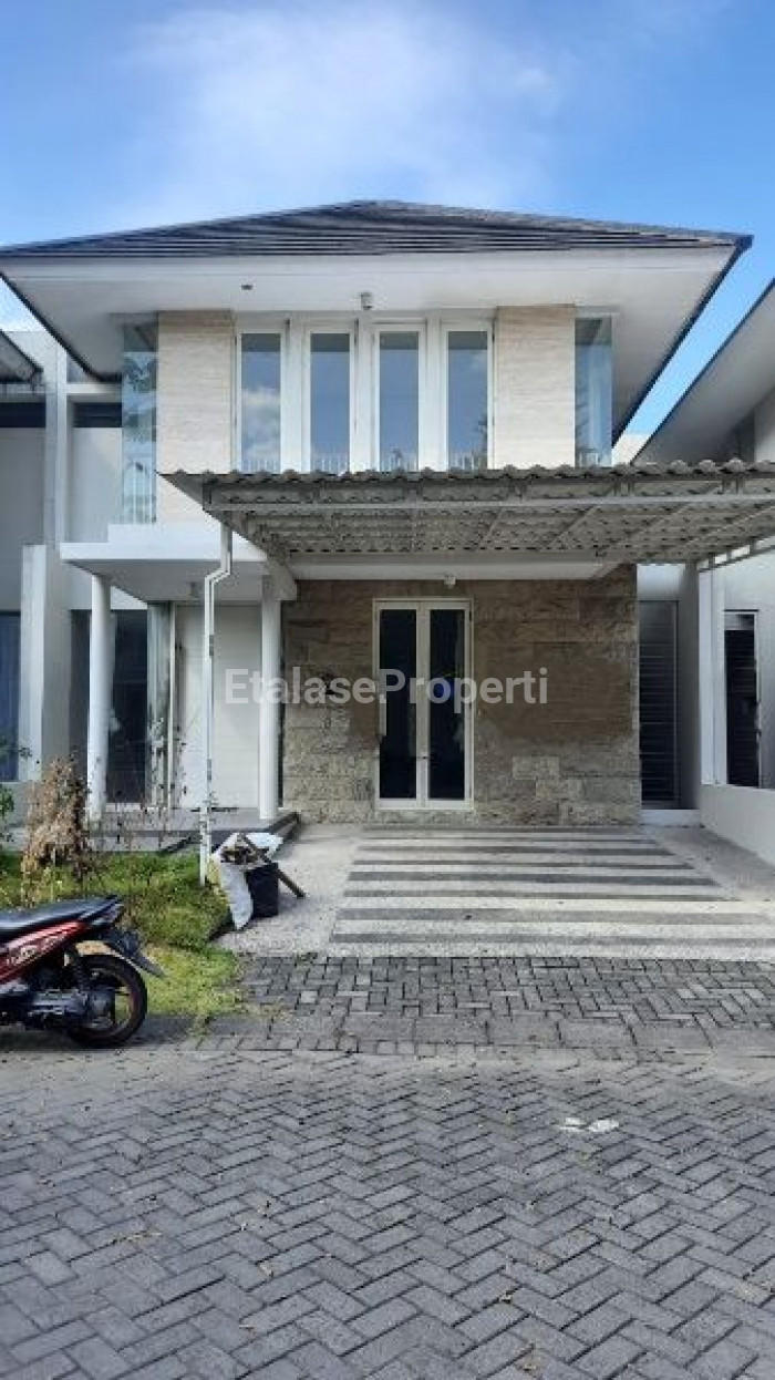 Foto properti DIJUAL RUMAH Di Perumahan Greenlake Lakarsantri Citraland Surabaya 1