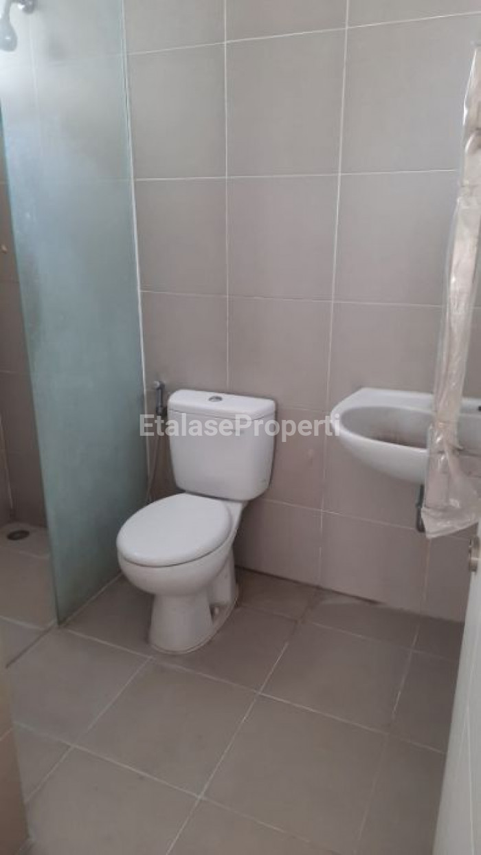 Foto properti DIJUAL RUMAH Di Perumahan Greenlake Lakarsantri Citraland Surabaya 5
