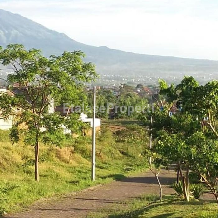 Foto properti RUMAH SERASA VILLA,NYAMAN DI KESEJUKAN & PEMANDANGAN ALAM PEGUNUNGAN & KOTA MALANG LANGSUNG DEPAN RUMAH 2