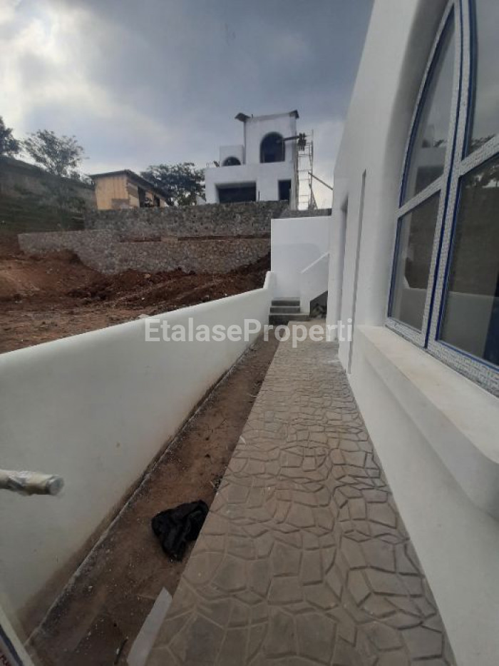 Foto properti Konsep Santorini Taman Dayu Villa Terdekat Dengan Surabaya Cluster Sagamore 2