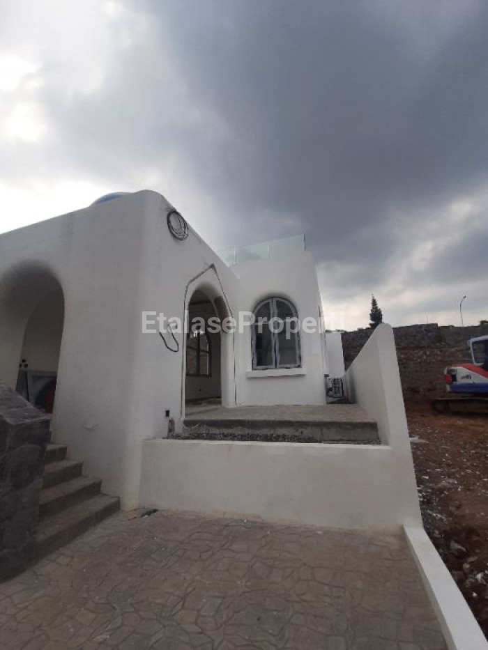 Foto properti Konsep Santorini Taman Dayu Villa Terdekat Dengan Surabaya Cluster Sagamore 4