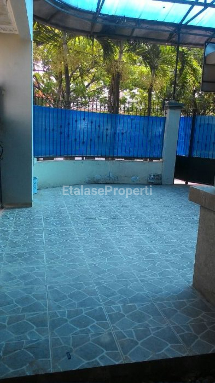 Foto properti Dijual Rumah Di Sebrang Jalan Raya Utama Gayungsari Barat 1