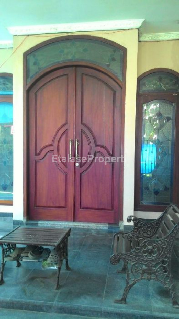 Foto properti Dijual Rumah Di Sebrang Jalan Raya Utama Gayungsari Barat 2