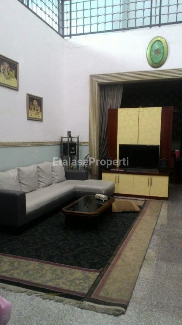 Foto properti Dijual Rumah Di Sebrang Jalan Raya Utama Gayungsari Barat 5