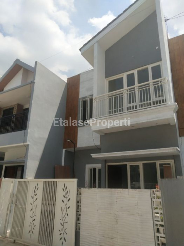 Foto properti Dijual Rumah Cantik Riverside Regency Lokasi Ditengah Kota Mojokerto Jawa Timur Bisa KPR 6