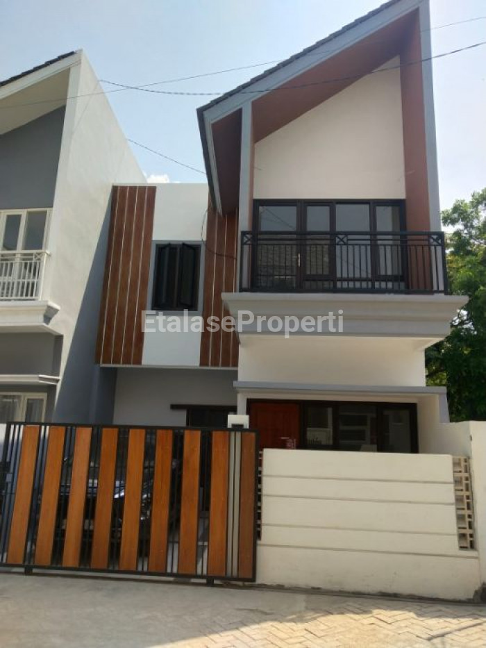 Foto properti Dijual Rumah Cantik Riverside Regency Lokasi Ditengah Kota Mojokerto Jawa Timur Bisa KPR 2