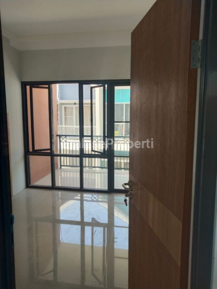 Foto properti Dijual Rumah Cantik Riverside Regency Lokasi Ditengah Kota Mojokerto Jawa Timur Bisa KPR 3