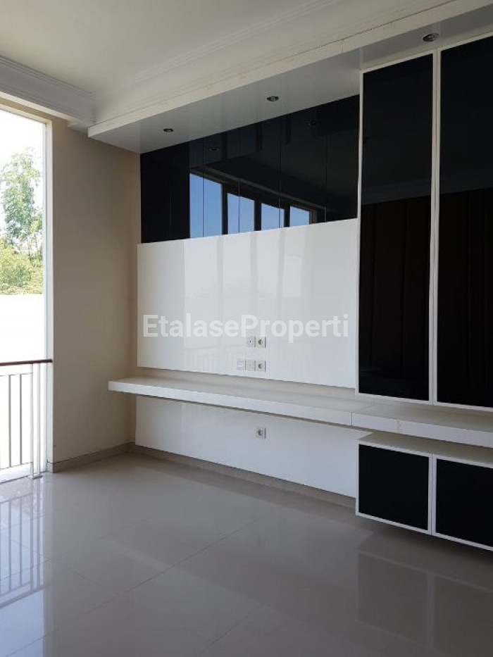 Foto properti Baru Gress LUX Rumah Villa Bukit Regency Pakuwon Indah 2