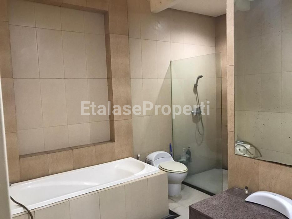 Foto properti Rumah Siap Huni Terawat Baik Surabaya Barat 1