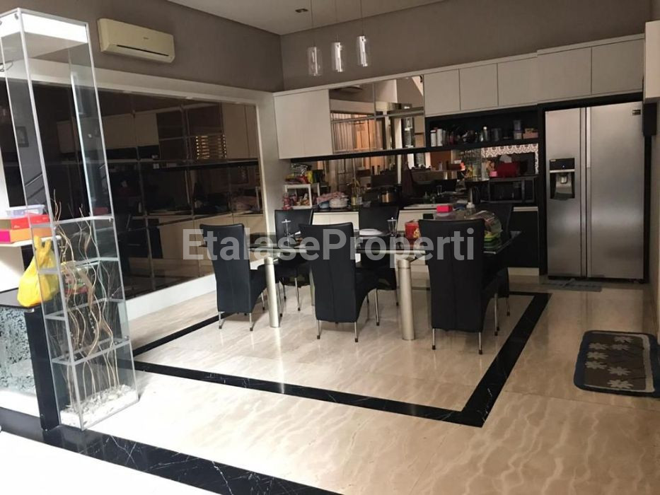 Foto properti Rumah Siap Huni Terawat Baik Surabaya Barat 4