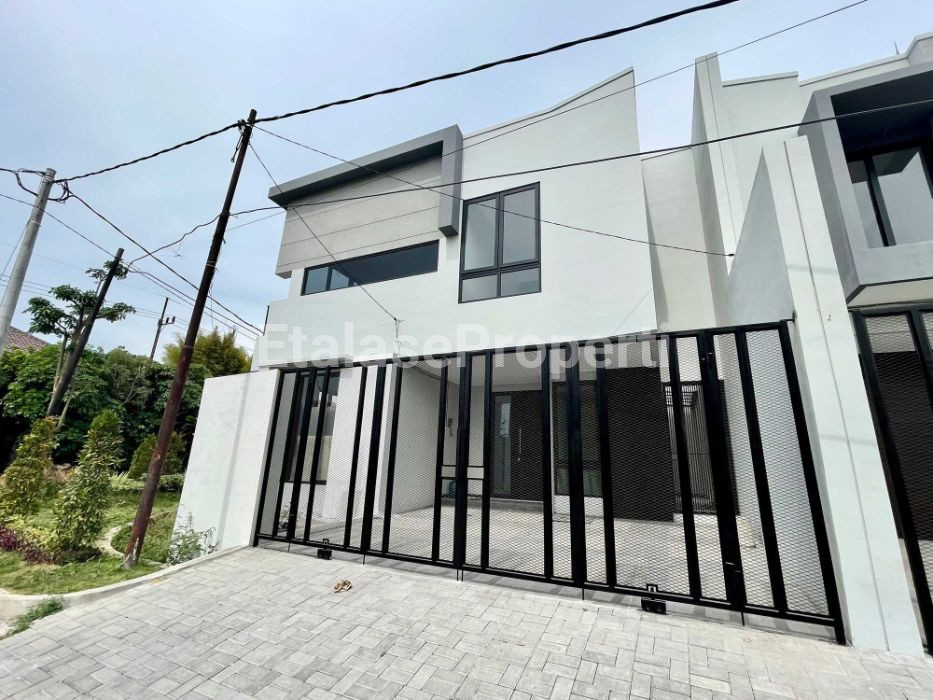Foto properti Dijual Rumah Baru Gress Gayung Kebonsari 2
