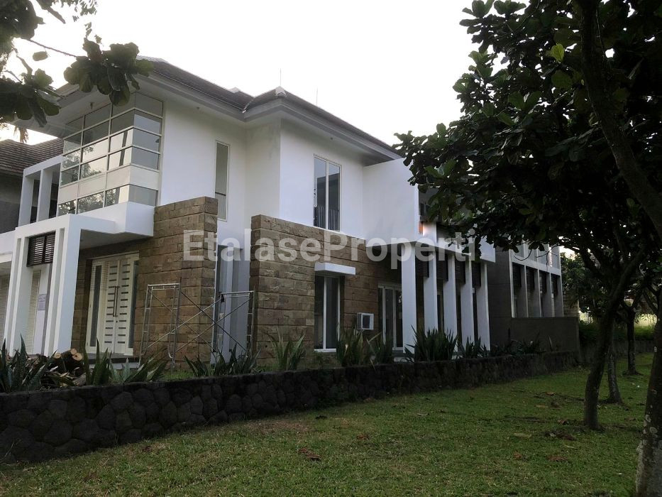 Foto properti Rumah Mewah Depan Taman Citraland 2