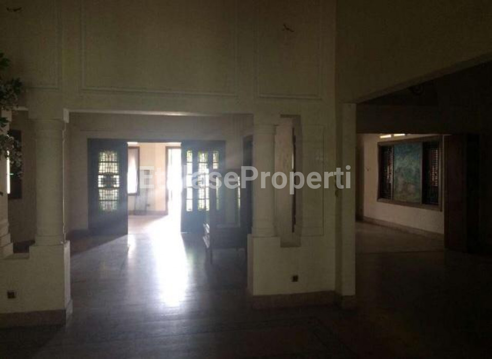 Foto properti Jual Rumah Pusat Kota Jl.Imam Bonjol Bagus Terawat Bangunan Kokoh 1