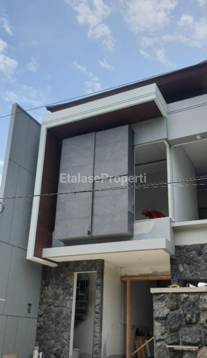 Foto properti BEAUTIFUL HOME Design Bagus Siap Huni Di Manyar Indah Surabaya Timur 1