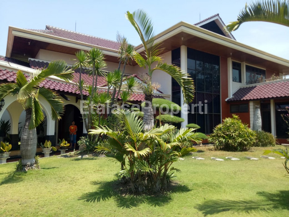 Foto properti Jarang Ada Rumah Di Surabaya Serasa Tinggal Di Villa Asri,nyaman Jl.Taman Darmo Permai Sealatan 1