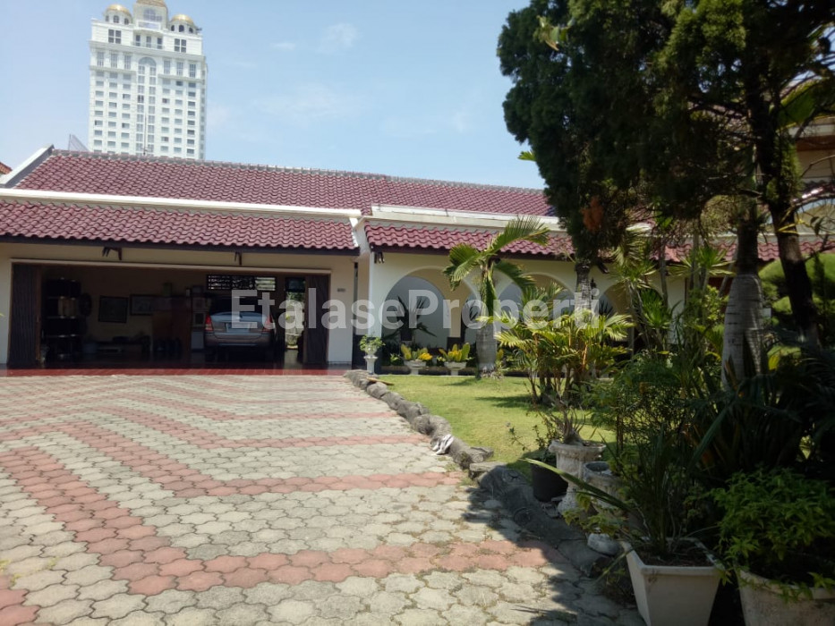 Foto properti Jarang Ada Rumah Di Surabaya Serasa Tinggal Di Villa Asri,nyaman Jl.Taman Darmo Permai Sealatan 2