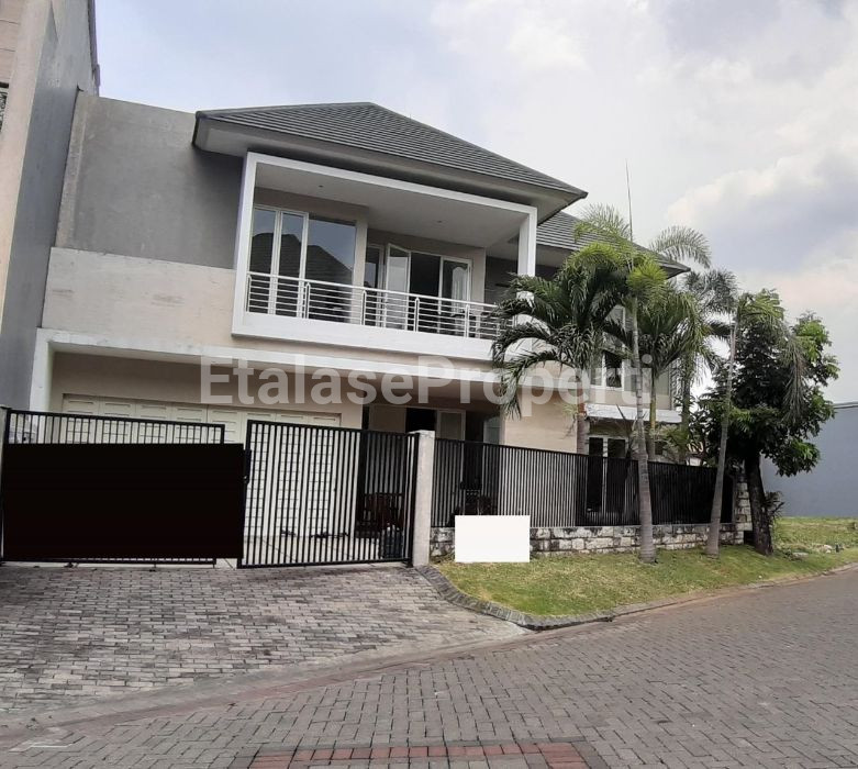 Foto properti Rumah PRIME CLUSTER Modern Minimlais Lokasi Strategis Di Graha Family Surabaya Barat 1
