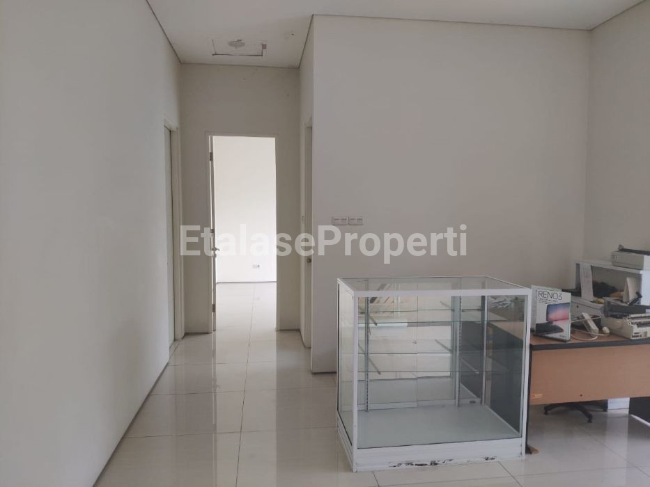 Foto properti Rumah PRIME CLUSTER Modern Minimlais Lokasi Strategis Di Graha Family Surabaya Barat 2