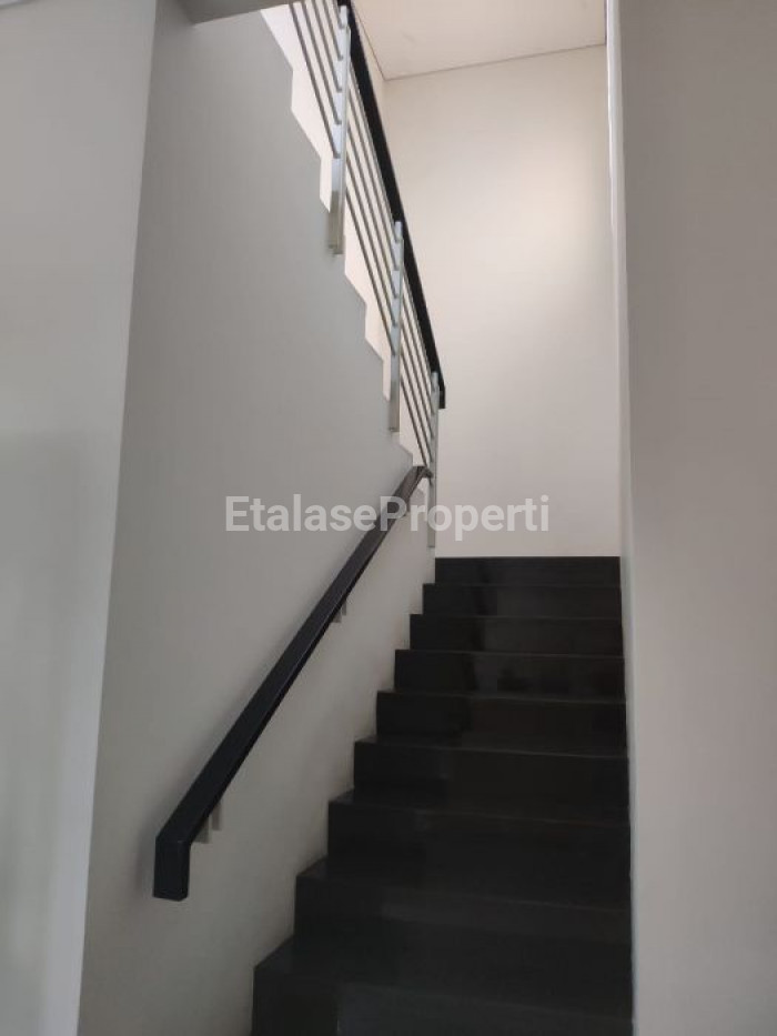 Foto properti Rumah PRIME CLUSTER Modern Minimlais Lokasi Strategis Di Graha Family Surabaya Barat 4