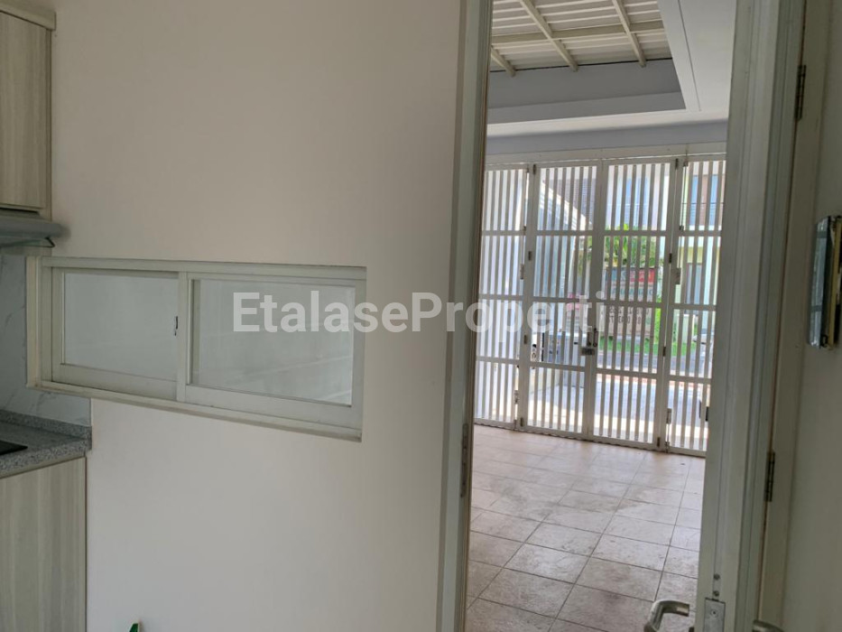 Foto properti Di Sewakan Rumah Pakuwon Indah Granada 2