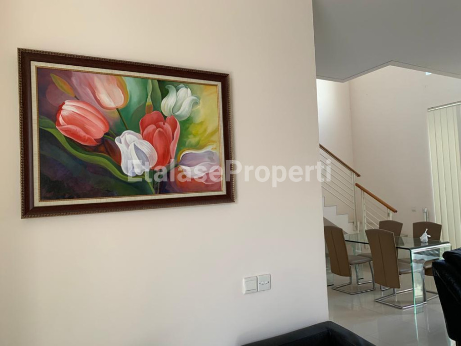 Foto properti Di Sewakan Rumah Pakuwon Indah Granada 5