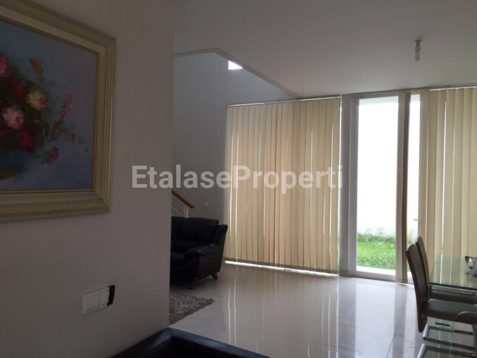 Foto properti Di Sewakan Rumah Pakuwon Indah Granada 7