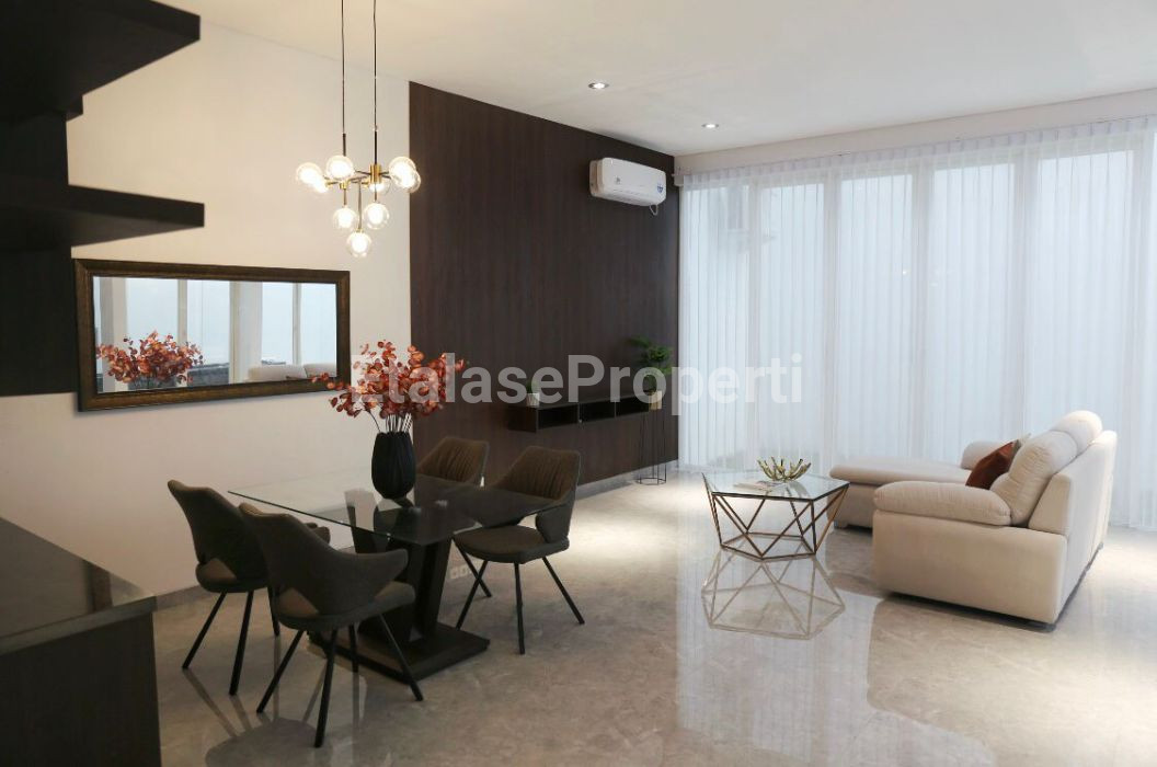 Foto properti DIJUAL  Rumah 2 Lantai WBM Second Baru Renovasi 3