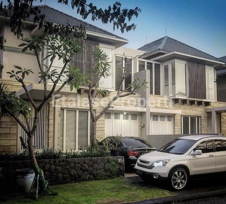 Foto properti Disewakan  Rumah  "Diamond Hill"  CitraLand, Surabaya Barat 1