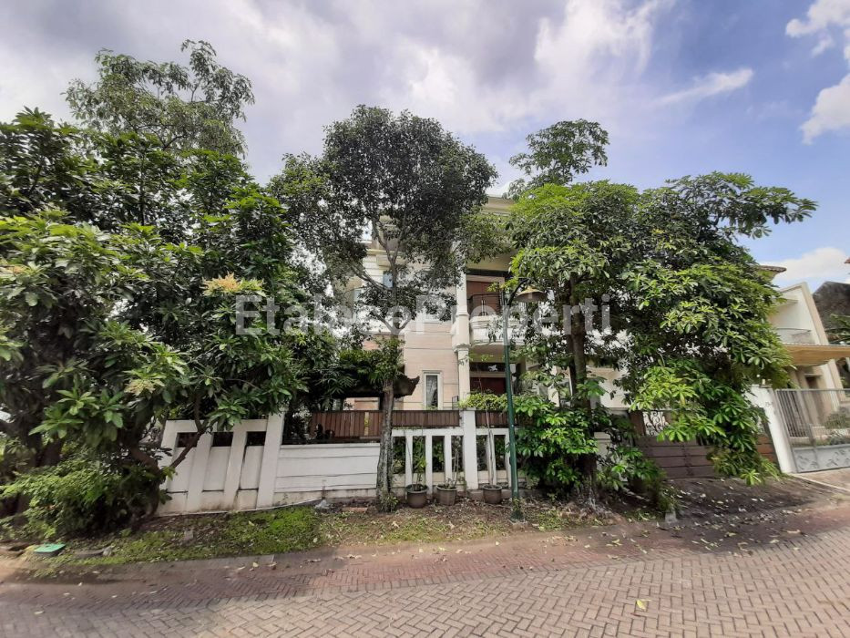 Foto properti Jual Rumah Siap Huni Selat Golf Citraland Surabaya Barat 2