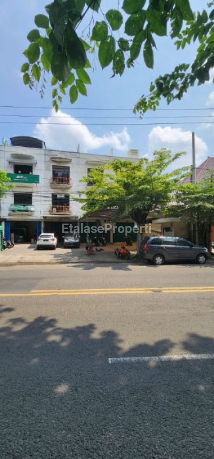 Foto properti Dijual 2 Ruko Jejer Strategis Dan Langka 9