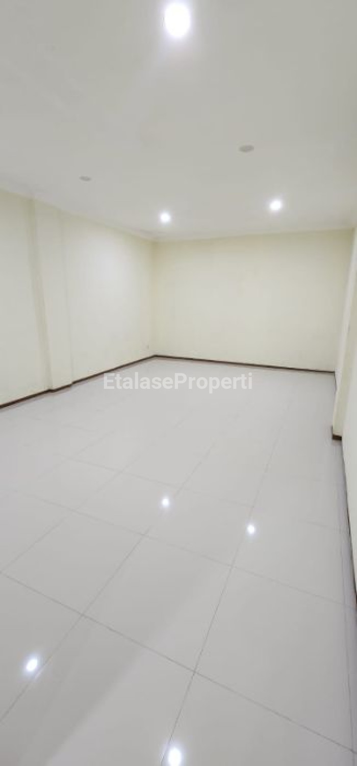 Foto properti *Dijual  Ruko Raya Ngagel Strategis Dan Langka* 8