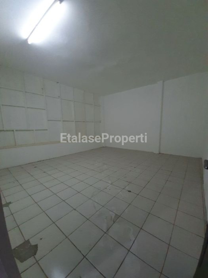 Foto properti Gudang Lebak Akses Masuk Dari Honda Kenjeran Row 2 Mobil 2