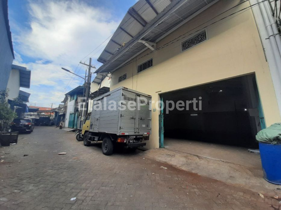 Foto properti Gudang Lebak Akses Masuk Dari Honda Kenjeran Row 2 Mobil 5