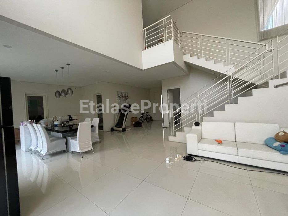 Foto properti Dijual Rumah Bagus Siap Huni Royal Residence 4