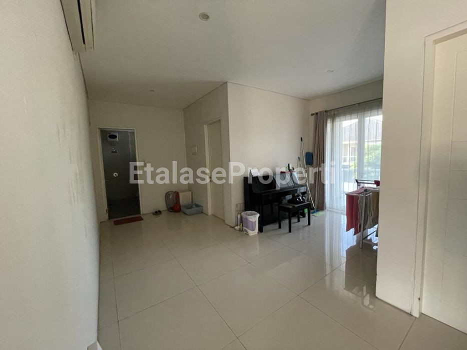 Foto properti Dijual Rumah Bagus Siap Huni Royal Residence 5