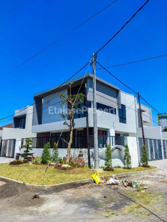 Foto properti Dijual Rumah Baru Posisi Hook Gayung Kebonsari Surabaya Selatan 1