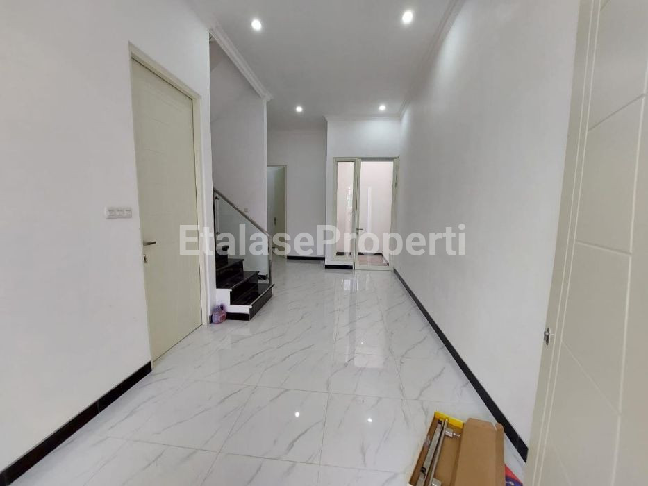 Foto properti SISA 1 UNIT! Dijual Rumah Baru Mulyosari Utara Surabaya Timur 2
