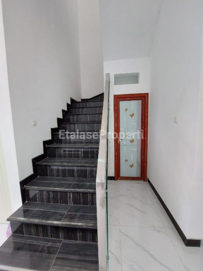 Foto properti SISA 1 UNIT! Dijual Rumah Baru Mulyosari Utara Surabaya Timur 3
